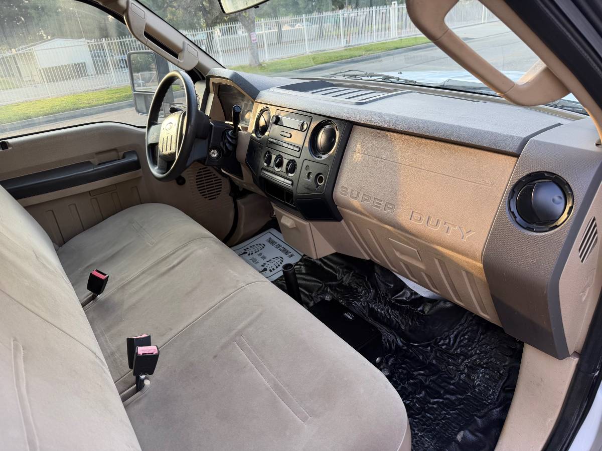 
								2008 Ford F350 Super Duty full									