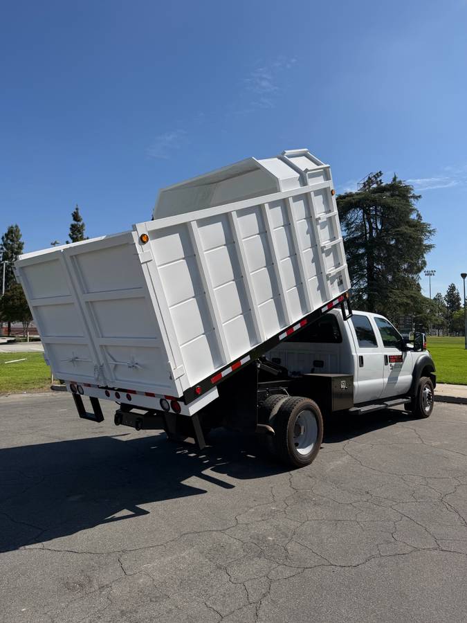 2011 Ford F-550 Super Duty Dump Truck – $34,900 (Irwindale)