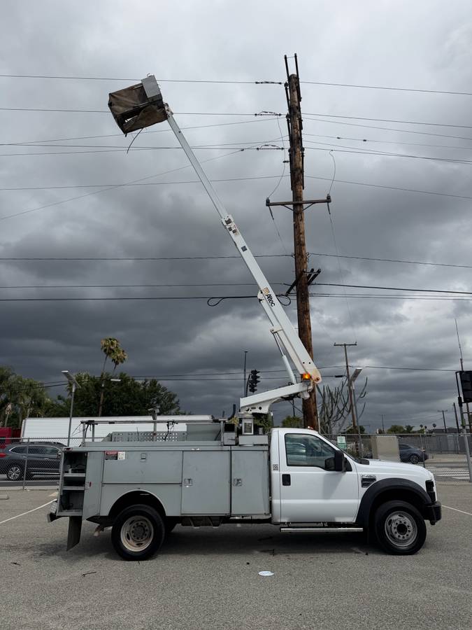 2008 Ford F450 Super duty Altec At200A – $14,900 (Irwindale)