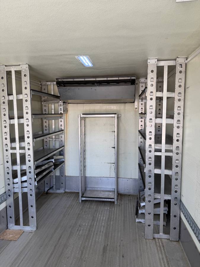 
								2018 Hino 258 Refrigerated Box Truck – $32,900 (Irwindale) full									
