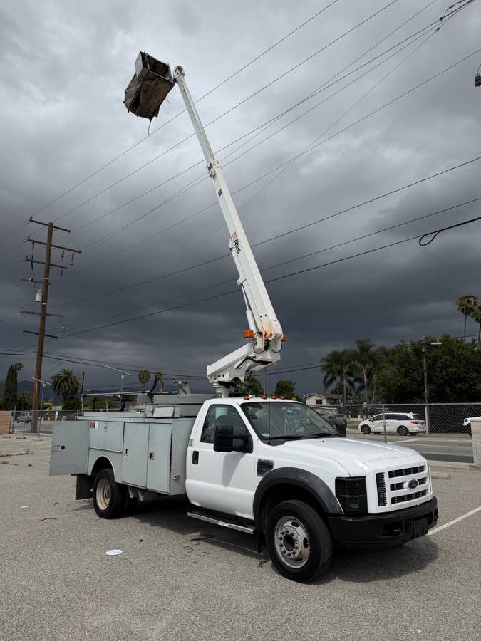 2008 Ford F450 Super duty Altec At200A – $14,900 (Irwindale)