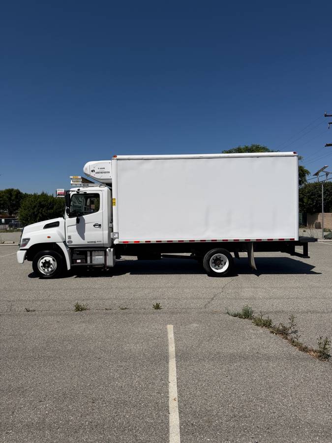 
								2018 Hino 258 Refrigerated Box Truck – $32,900 (Irwindale) full									