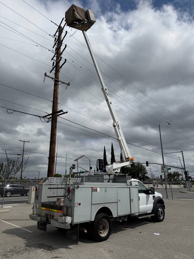 2008 Ford F450 Super duty Altec At200A – $14,900 (Irwindale)