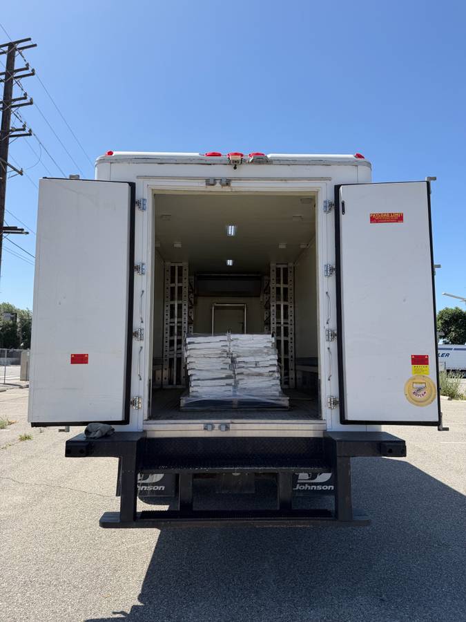 
								2018 Hino 258 Refrigerated Box Truck – $32,900 (Irwindale) full									