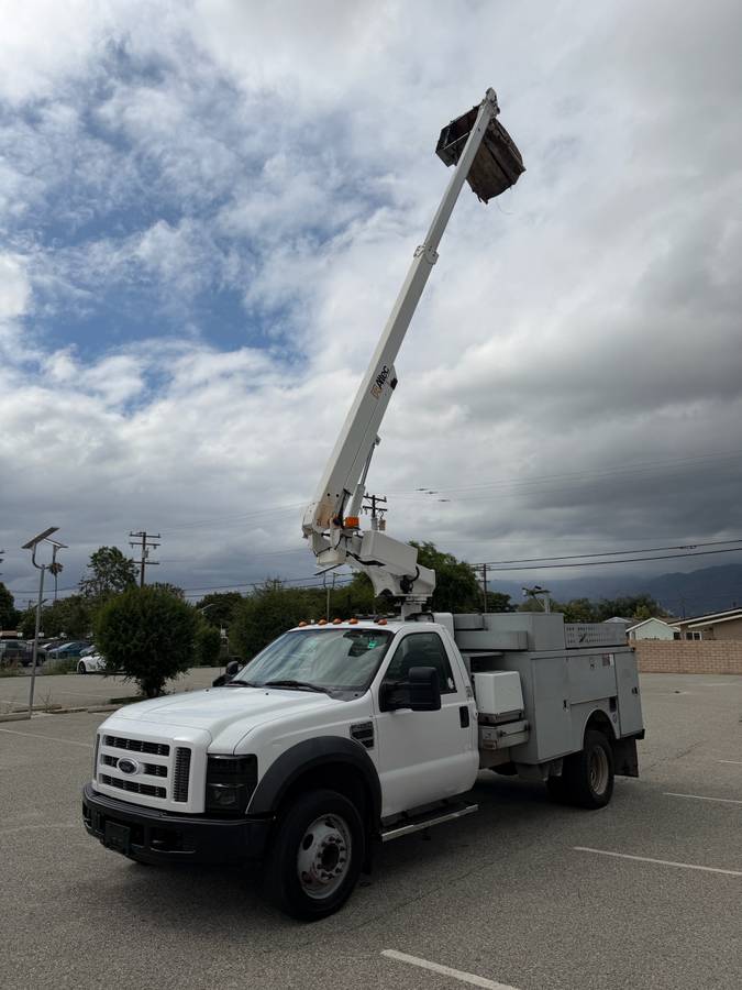 2008 Ford F450 Super duty Altec At200A – $14,900 (Irwindale)
