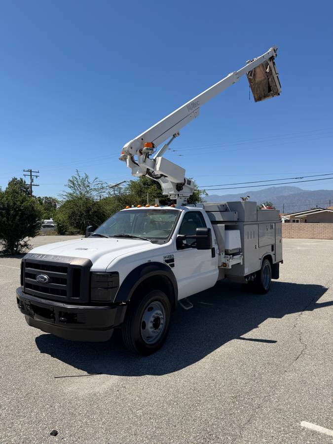 2008 Ford F-450 Altec Bucket Truck 35-Foot Working Height – $14,900 (West Covina)